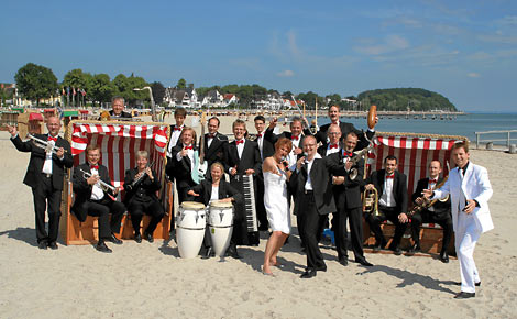 Westfalia Big Band am Ostsee-Strand mit Bandleader Hans-Josef Piepenbrock