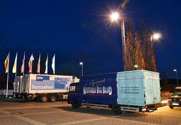 LKW der Westfalia Big Band vor den WDR-Trucks