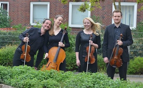 Das „A-Roma Quartett“ mit  Sebastian Weibels (Violine), Nora Schomacher (Violoncello), Nane Schwarzkopf (Violine) und Frank Buchholz (Viola)